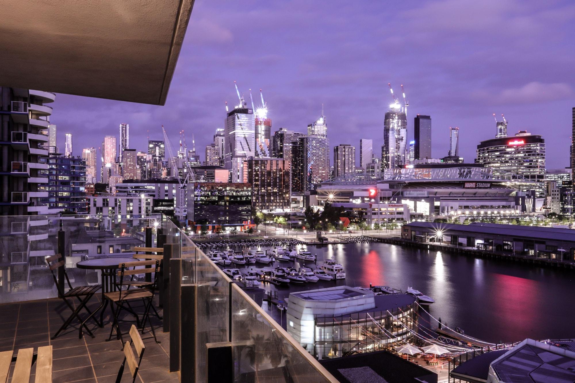 Akom At Docklands Melbourne Bagian luar foto