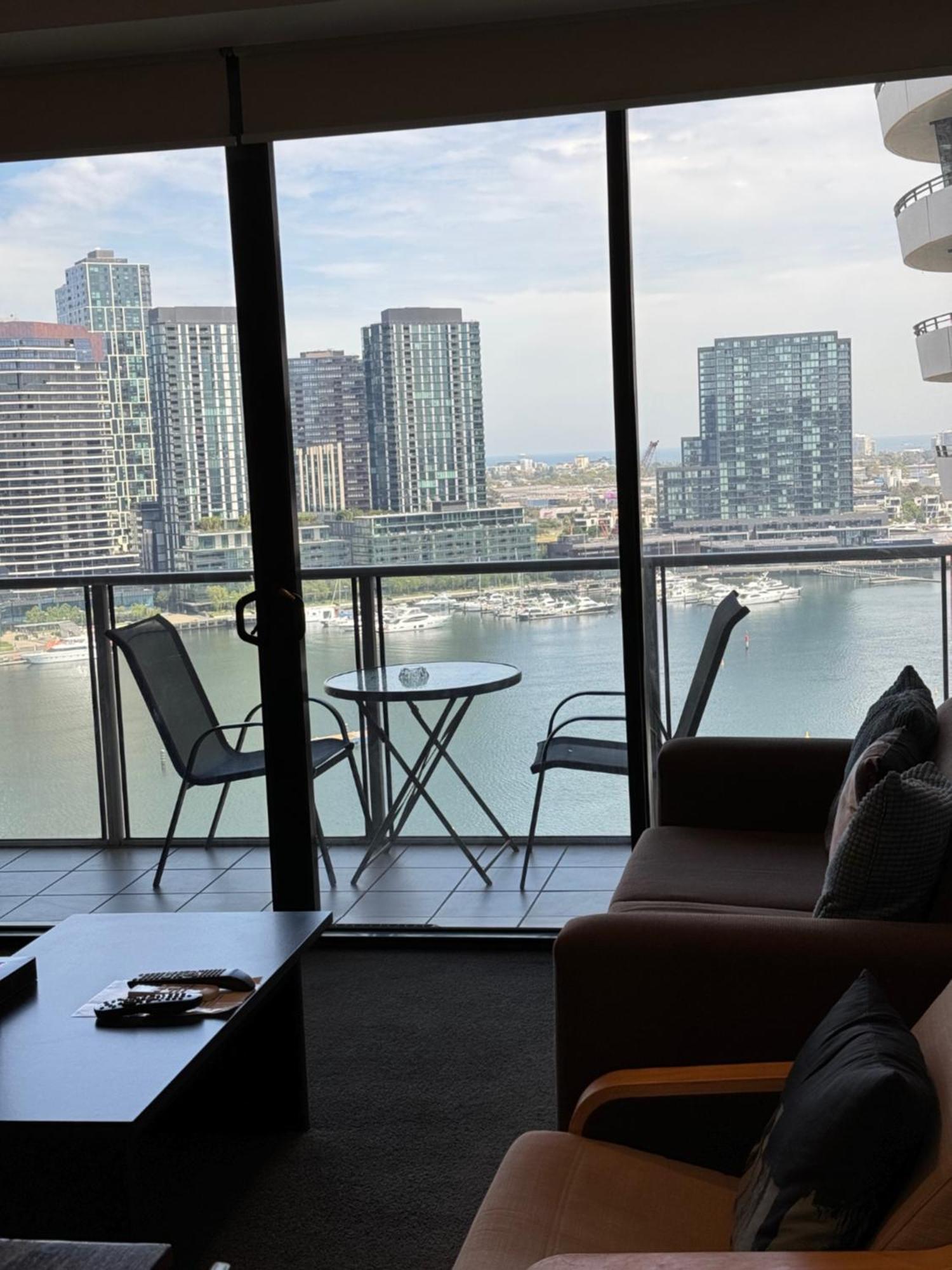 Akom At Docklands Melbourne Bagian luar foto