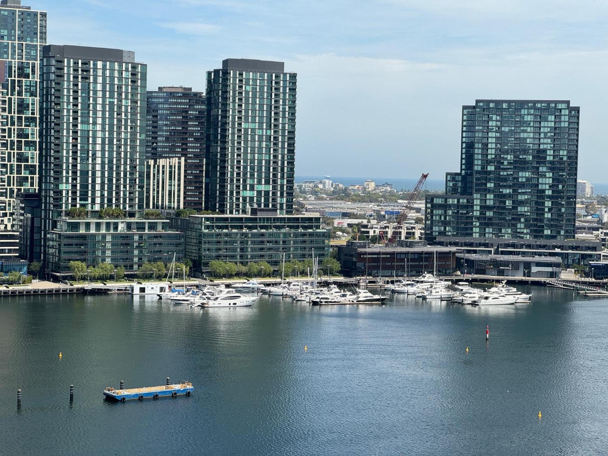 Akom At Docklands Melbourne Bagian luar foto