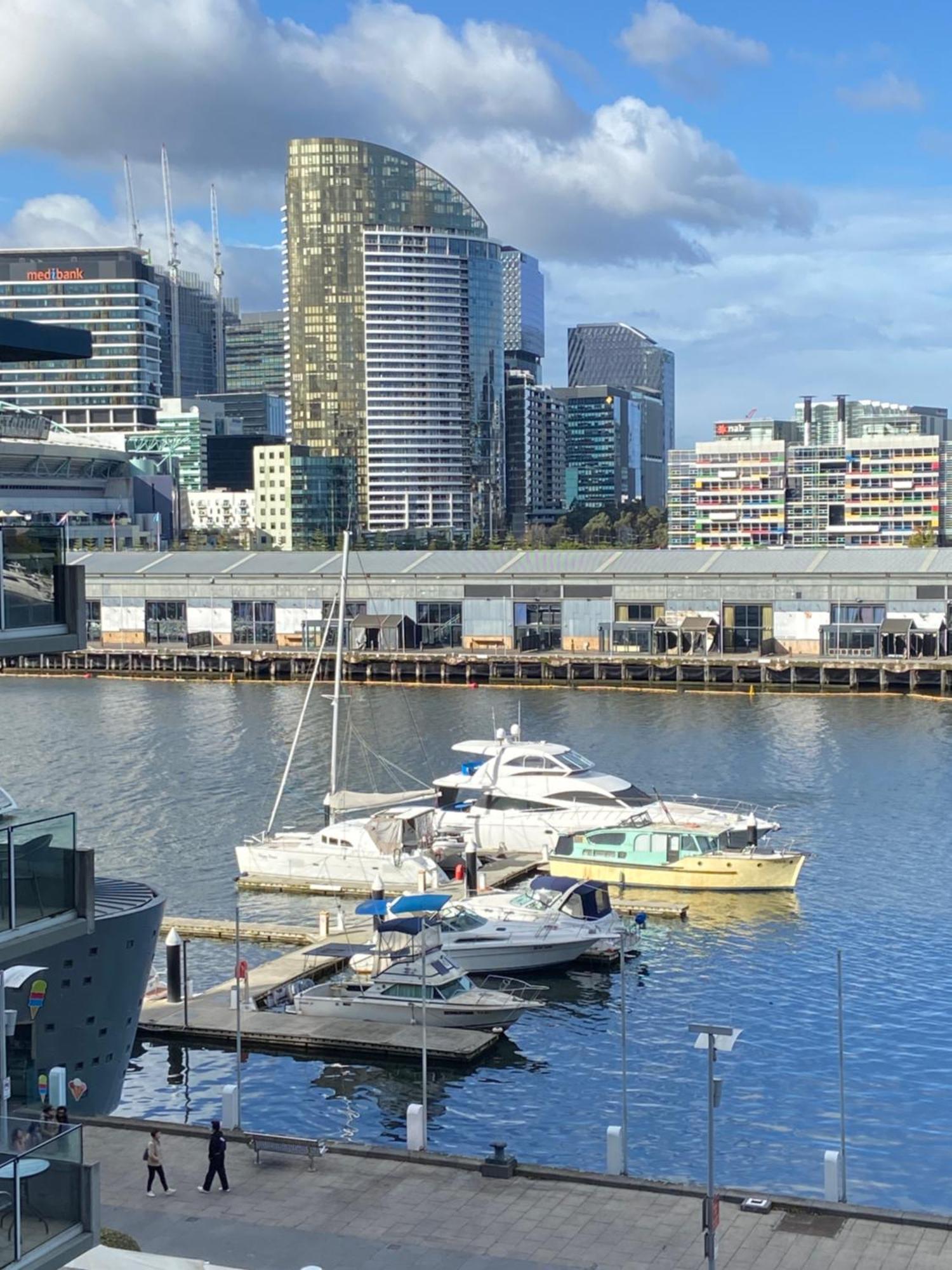Akom At Docklands Melbourne Bagian luar foto