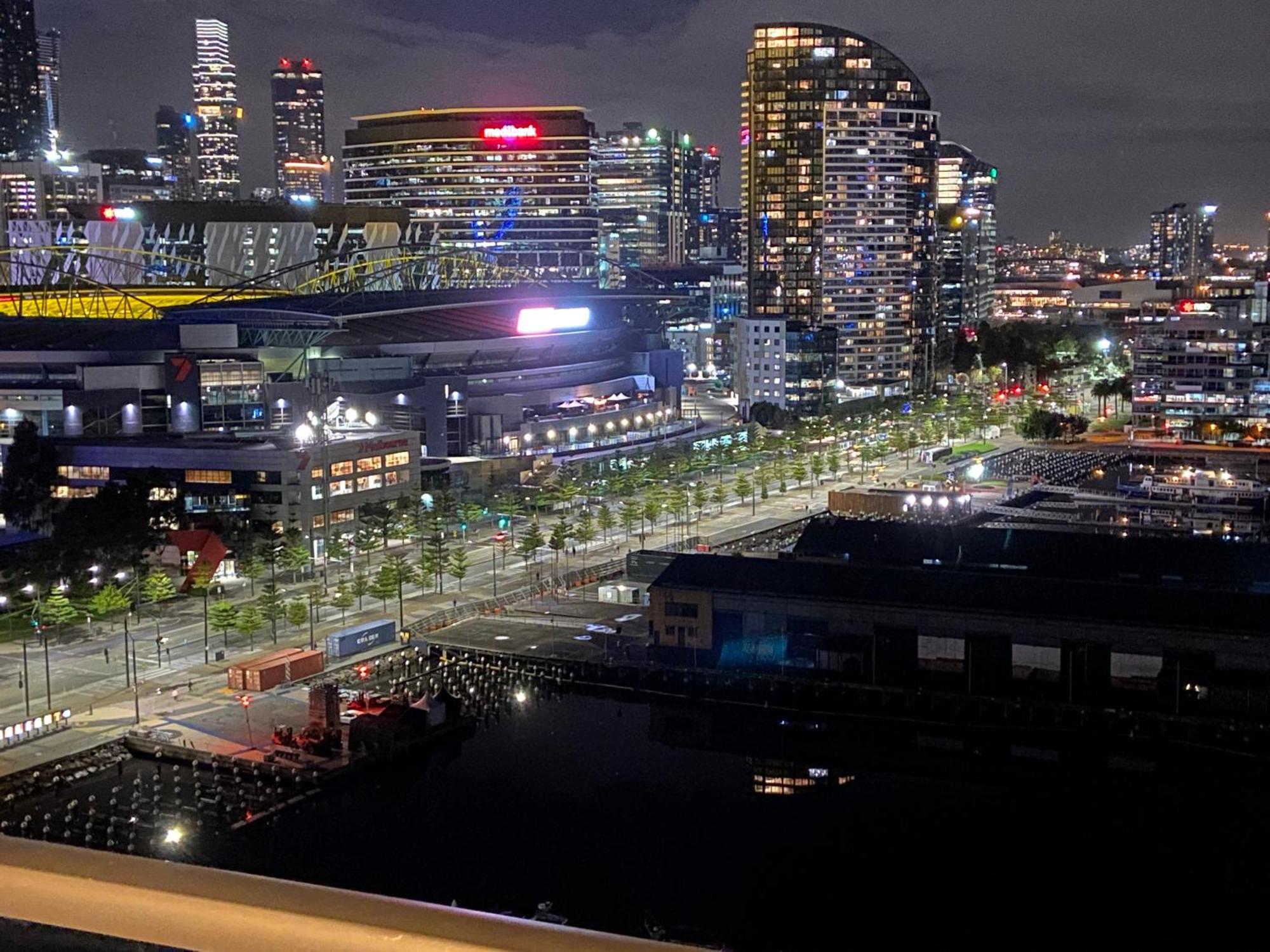 Akom At Docklands Melbourne Bagian luar foto