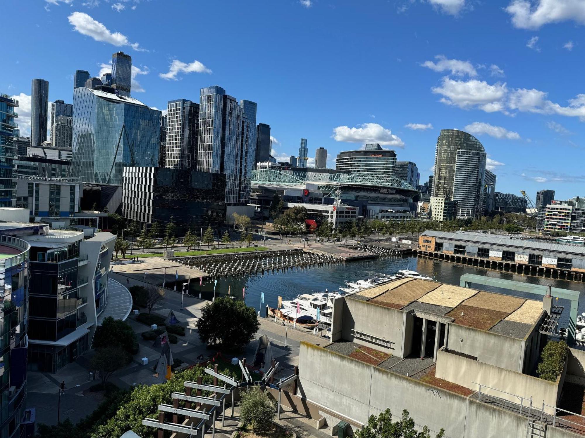 Akom At Docklands Melbourne Bagian luar foto
