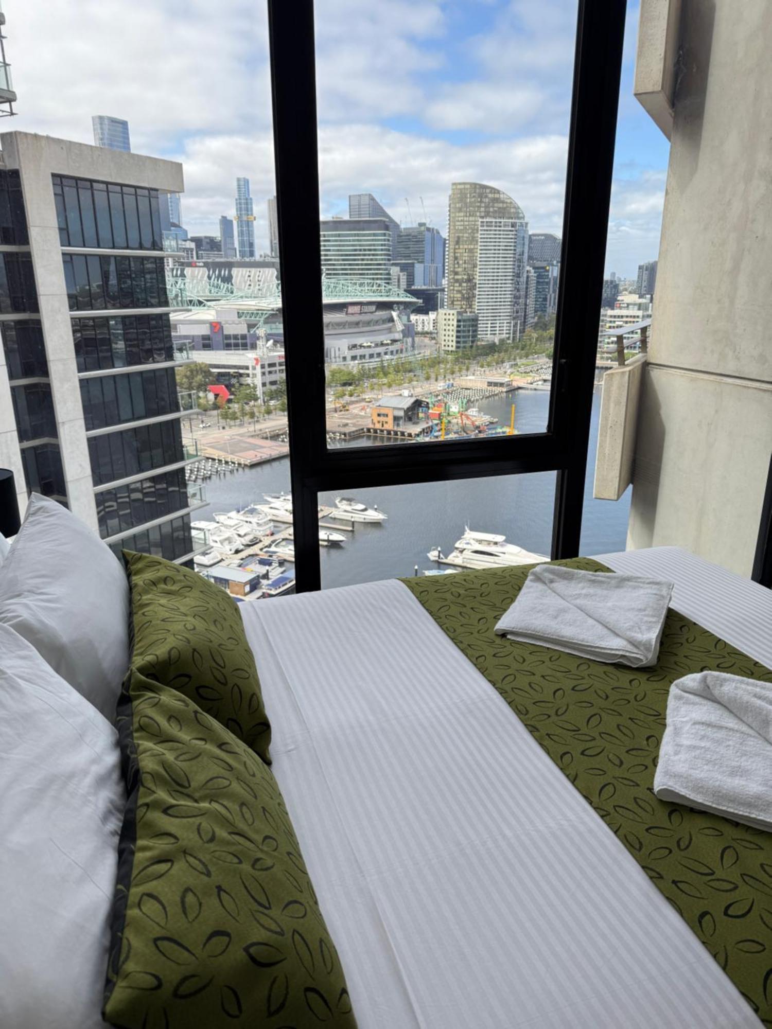 Akom At Docklands Melbourne Bagian luar foto