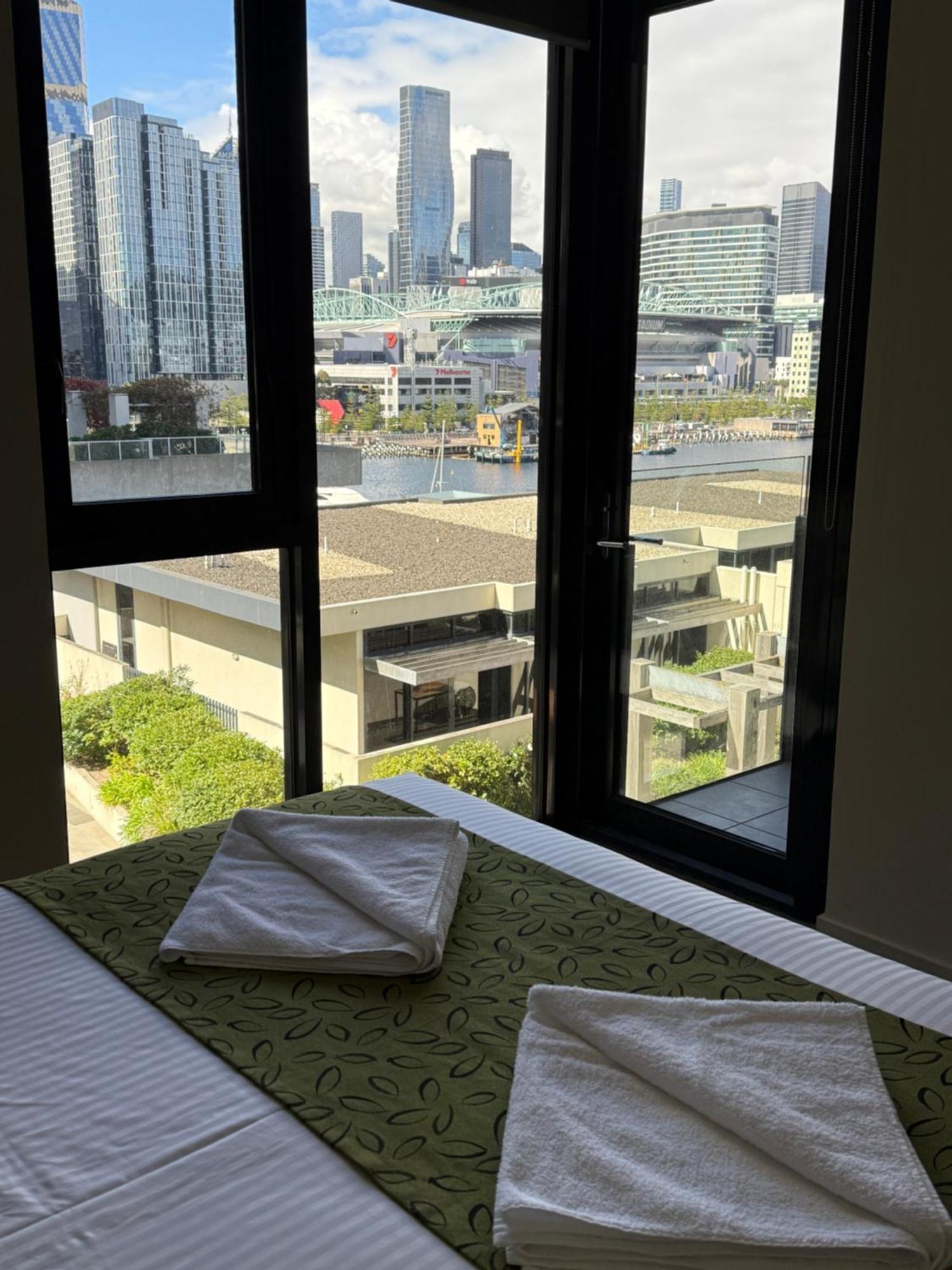 Akom At Docklands Melbourne Bagian luar foto