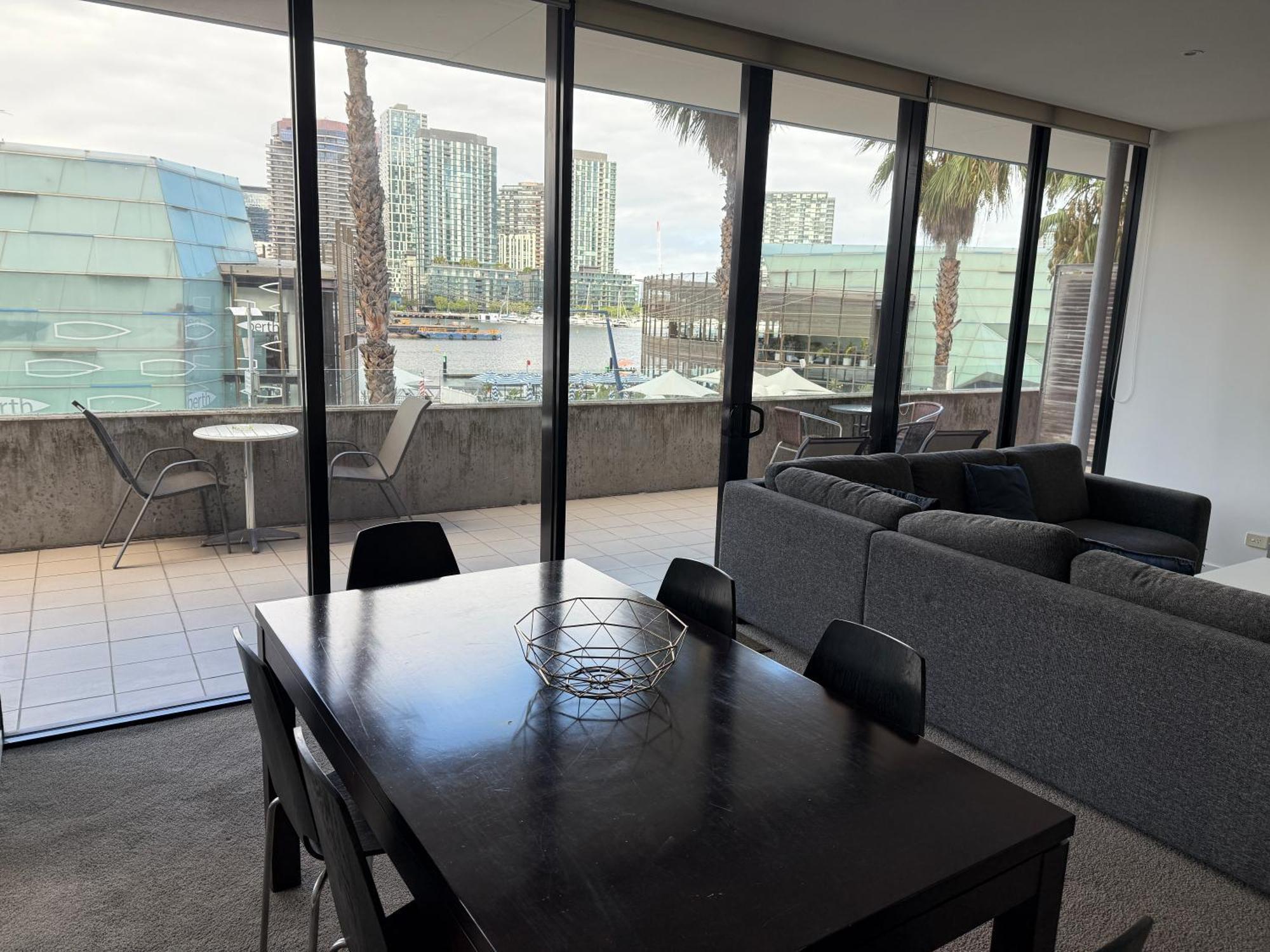 Akom At Docklands Melbourne Bagian luar foto