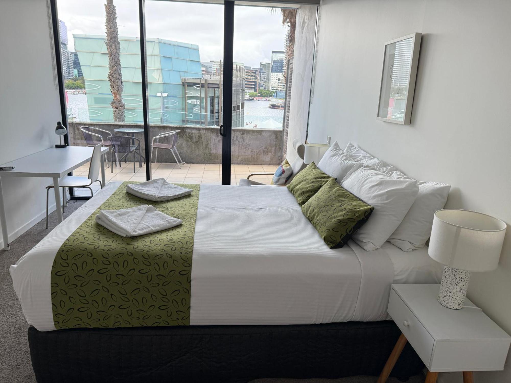 Akom At Docklands Melbourne Bagian luar foto