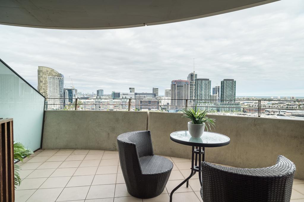 Akom At Docklands Melbourne Bagian luar foto